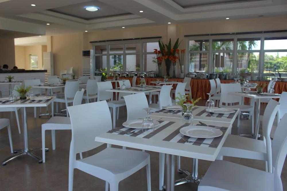 Sotogrande Iloilo Hotel Dış mekan fotoğraf
